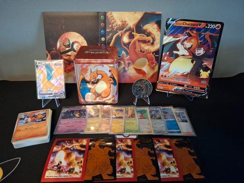 Charizard verzamelset met map en vele extra's, Hobby en Vrije tijd, Verzamelkaartspellen | Pokémon, Zo goed als nieuw, Ophalen of Verzenden
