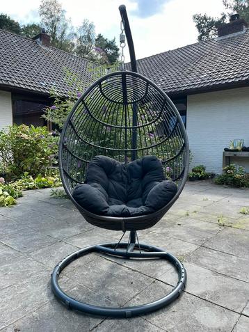 Mooie hangstoel met standaard Grijs beschikbaar voor biedingen