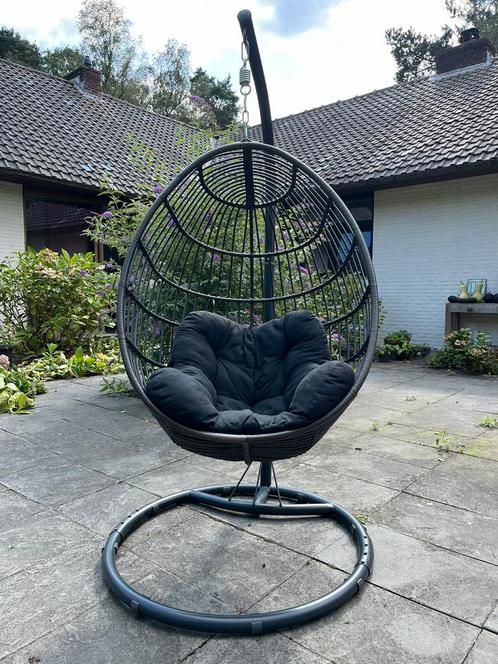 Mooie hangstoel met standaard Grijs, Tuin en Terras, Overige Tuin en Terras, Zo goed als nieuw, Ophalen