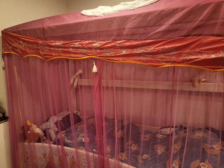 Meisjes prinsessenbed met roze hemel, Enfants & Bébés, Chambre d'enfant | Lits, Utilisé, 180 cm ou plus, 85 à 100 cm, Enlèvement