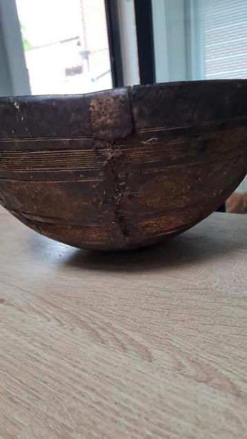 Afrikaanse kom beschikbaar voor biedingen