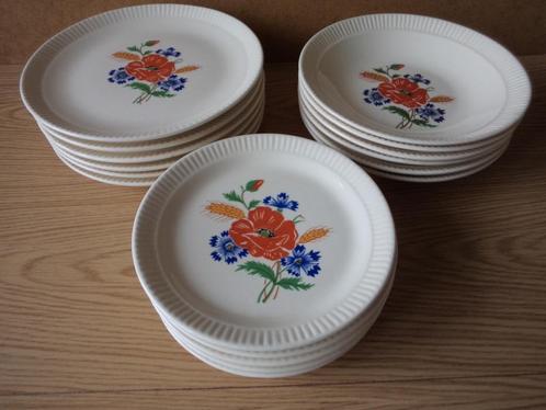 Eetservies 18 borden, Huis en Inrichting, Keuken | Servies, Gebruikt, Bord(en), Aardewerk, Ophalen