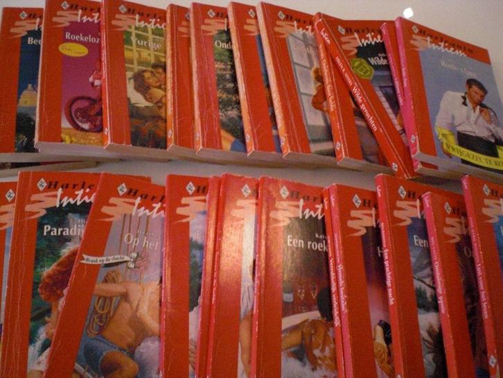 Pockets Harlequin Intiem, Boeken, Romans, Gelezen, Ophalen of Verzenden