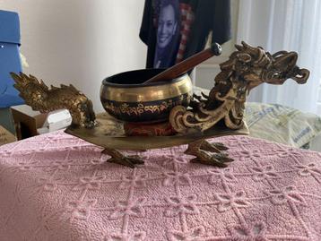 Versierde antieke Chinese bronze feng shui drakenschaal  beschikbaar voor biedingen