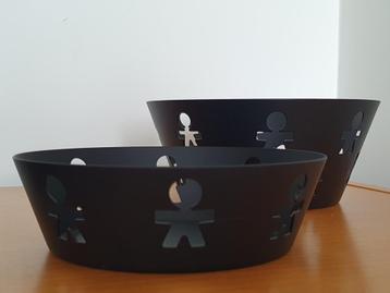 2 Alessi fruitschalen Girotondo in mat zwart beschikbaar voor biedingen