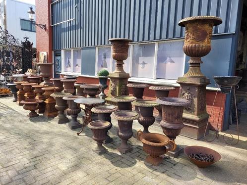 Antieke gietijzeren tuinvaas bloempot bloembak kasteelvaas, Tuin en Terras, Tuinvazen, Zo goed als nieuw, Ophalen of Verzenden