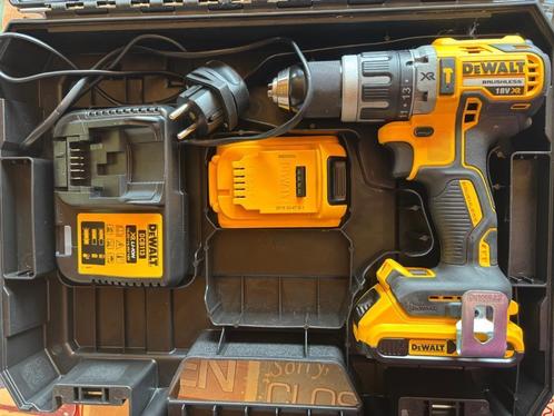 Dewalt Boormachine + Boorset, Doe-het-zelf en Bouw, Gereedschap | Boormachines, Zo goed als nieuw, Boormachine, 400 tot 600 watt