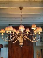 luchter met zijden kapjes, Enlèvement