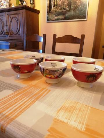 SCHALEN MET AFGERONDE RANDEN  beschikbaar voor biedingen