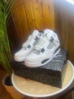 Jordan 4 Retro Military Black – Neuves  – Taille 42,5, Sport en Fitness, Basketbal, Ophalen of Verzenden, Nieuw, Schoenen