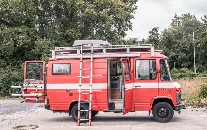 TE HUUR - Oldtimer Mercedes brandweerbus & off grid camper, Auto's, Oldtimers, Particulier, Mercedes-Benz, Diesel, Ophalen