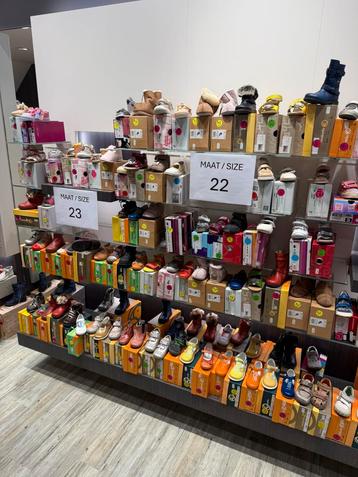LOT KINDERSCHOENEN TOPMERKEN OPKOPER GEZOCHT (Brugge) beschikbaar voor biedingen