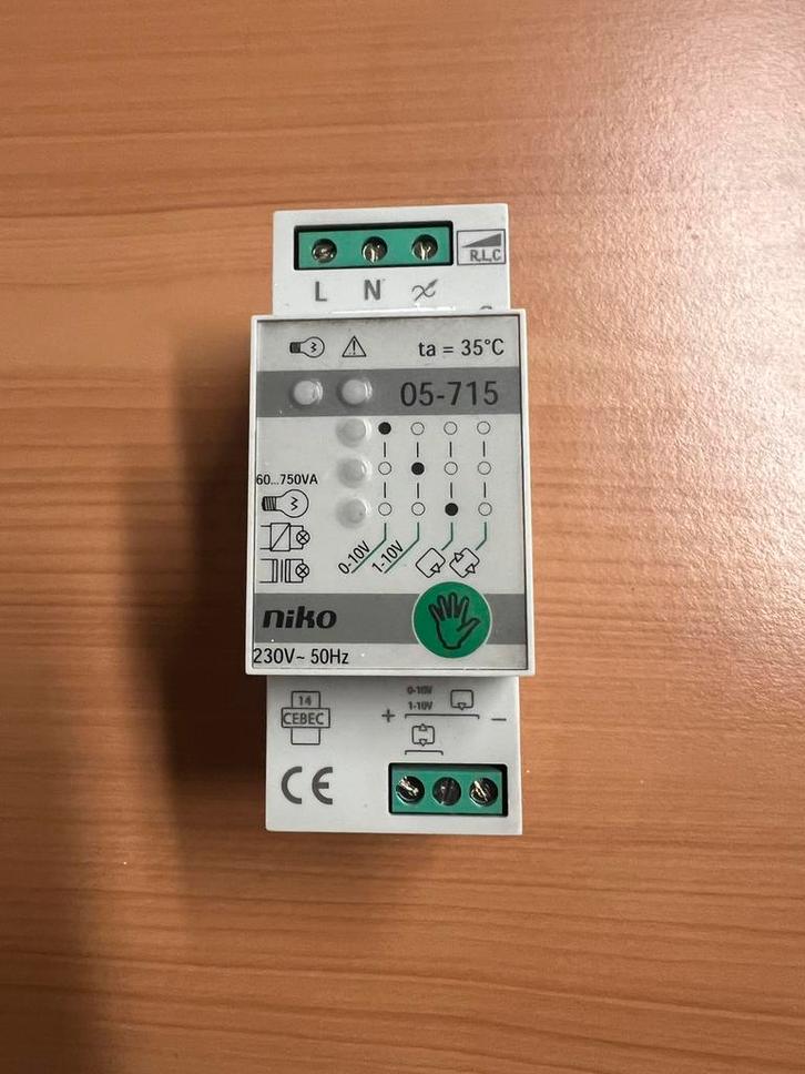 Niko dimmer universeel, Doe-het-zelf en Bouw, Elektriciteit en Kabels, Zo goed als nieuw, Ophalen