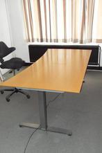 BUREAU réglable 200 x 100 avec courbe ergonomique OMANN , Ophalen, Elektrisch, Gebruikt, Bureau