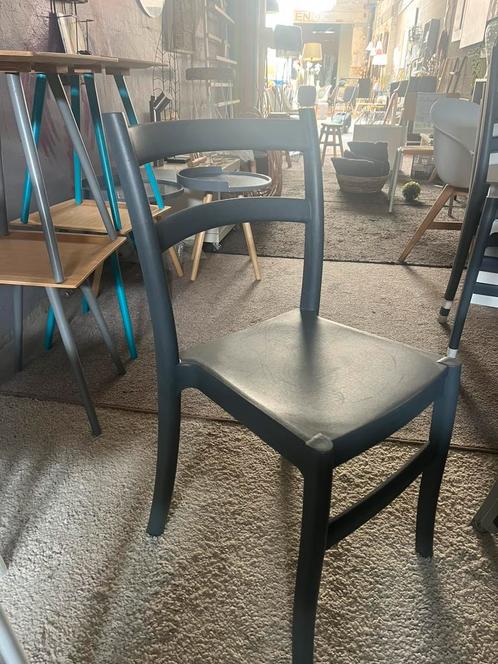 8 kunststof stapelbare stoelen -Zuiver, Huis en Inrichting, Stoelen, Zo goed als nieuw, Kunststof, Wit, Ophalen