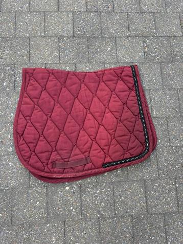 Bordeaux dekje beschikbaar voor biedingen