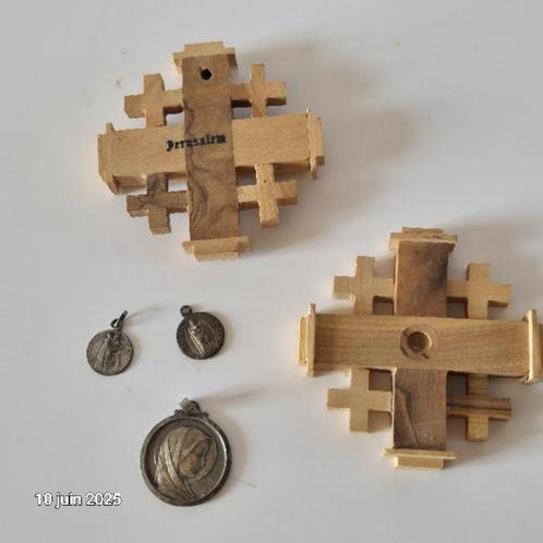 Set van 2 kruizen uit Jeruzalem en 3 religieuze medailles Fr, Postzegels en Munten, Penningen en Medailles, Zilver, Verzenden