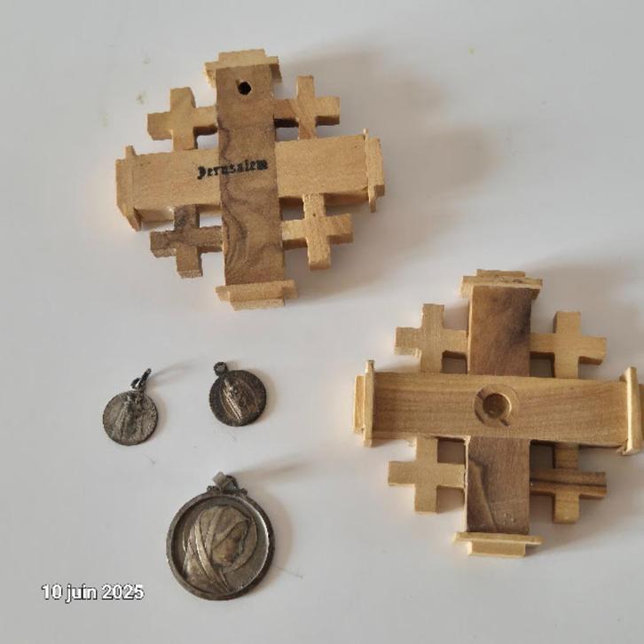 Set van 2 kruizen uit Jeruzalem en 3 religieuze medailles Fr, Postzegels en Munten, Penningen en Medailles, Zilver, Verzenden