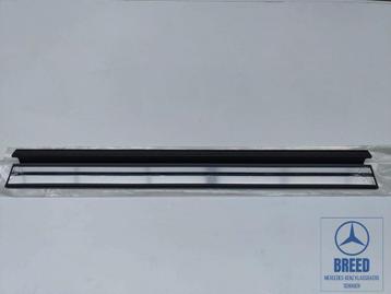 NOS instaplijst voorzijde zwart voor Mercedes-Benz W124 beschikbaar voor biedingen