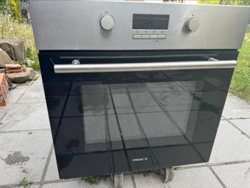 Wegens nieuwe aankoop verkopen wij onze oven werkt goed  beschikbaar voor biedingen