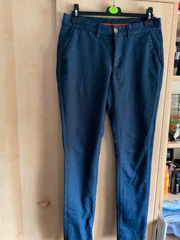 Donkerblauwe geklede broek heren beschikbaar voor biedingen