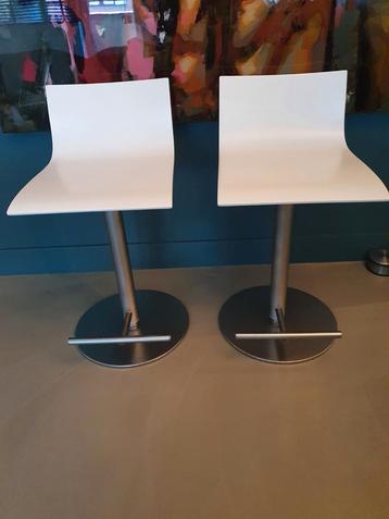 ***Lapalma Thin design barkrukken (zwart en wit)*** beschikbaar voor biedingen
