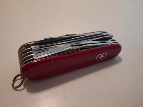 Victorinox champion, Caravans en Kamperen, Kampeergereedschap, Zo goed als nieuw, Ophalen of Verzenden