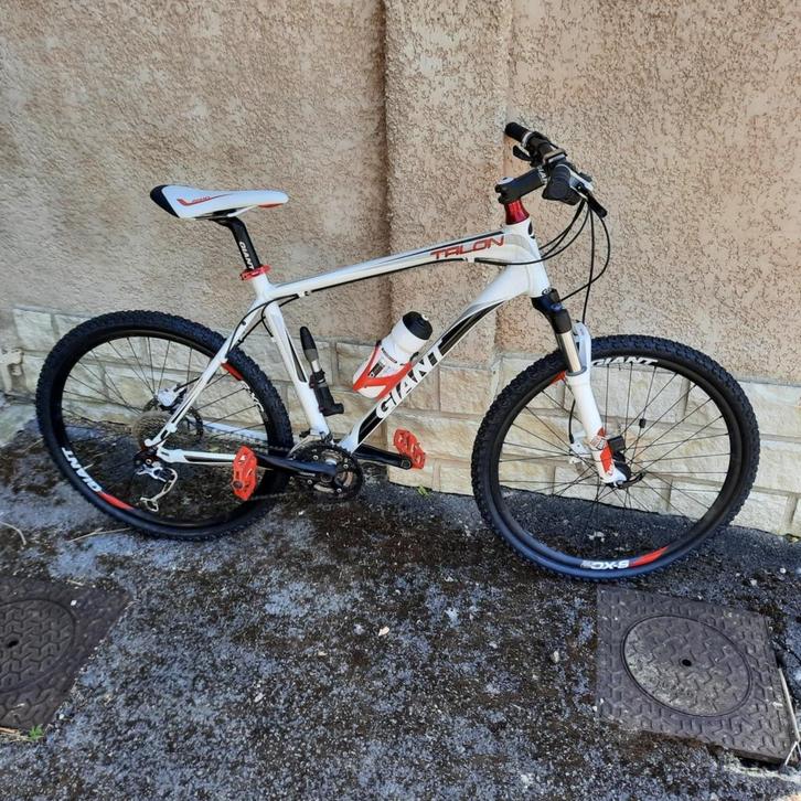 Giant Talon 29" maat L. 27 versnellingen (Lees de beschrijvi, Fietsen en Brommers, Fietsen | Mountainbikes en ATB, Zo goed als nieuw