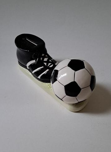 Voetbal keramische spaarpot beschikbaar voor biedingen