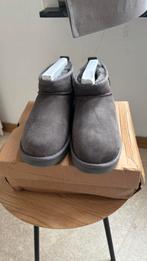 Uggs, Snowboots, Ophalen of Verzenden, Zo goed als nieuw, Grijs