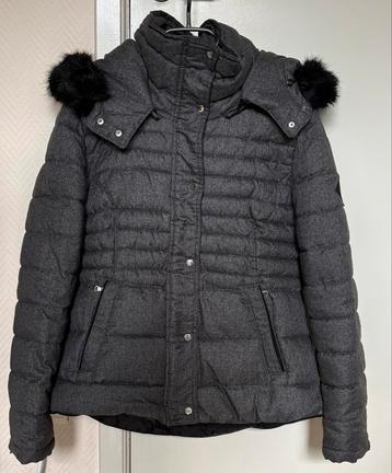 Dikke winterjas beschikbaar voor biedingen