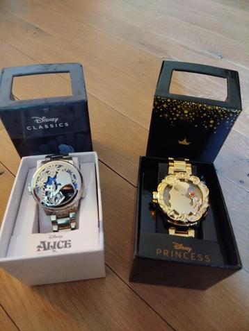 Twee disney horloges  beschikbaar voor biedingen
