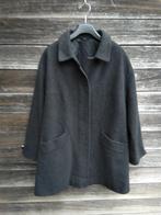 Donkergrijze Wollen Korte Jas In Maat 46, Kleding | Dames, Jassen | Winter, Ophalen of Verzenden, Gedragen, Maat 46/48 (XL) of groter