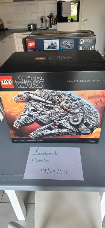 Lego star wars Millennium Falcon 75192 beschikbaar voor biedingen
