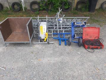 Monte charge Comabi apache 15 M-150 kg et complet € 2.300,00 beschikbaar voor biedingen