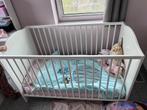 Wit ledikant in perfecte staat incl matras en toebehoren, Kinderen en Baby's, Ophalen, Zo goed als nieuw