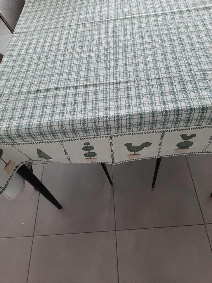 Tafelkleed, Huis en Inrichting, Tafelkleden, Zo goed als nieuw, Rechthoek, Binnen, Ophalen of Verzenden