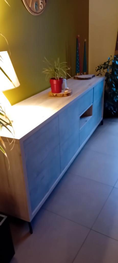 Complete eetkamer van Meubles Belot betongrijs, Huis en Inrichting, Complete eetkamers, Zo goed als nieuw, 4 tot 6 stoelen, Ophalen