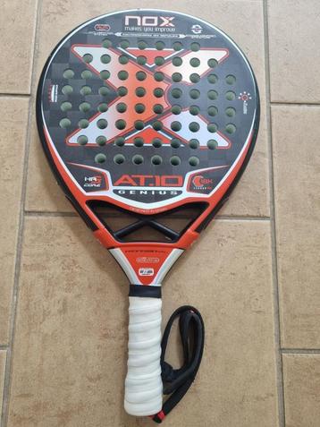 Padelracket beschikbaar voor biedingen