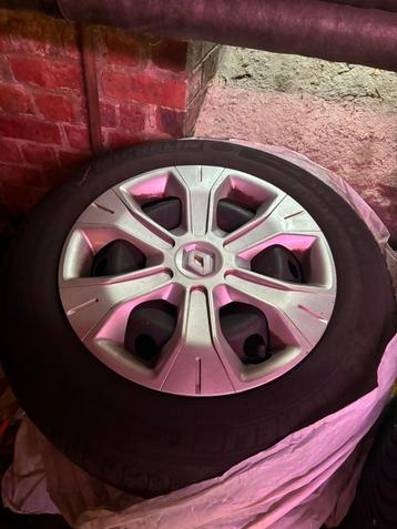 4 pneus Michelin Alpin A4 195/65 R15 sur jantes 