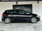 BMW 2 Serie 225 Active Tourer 225xeA Plug-In Hybrid * GPS +, Auto's, BMW, Stof, Gebruikt, 136 pk, Zwart