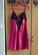 Fuchsia roze satijnen nachtkleed met zwart kant Maat M, Kleding | Dames, Ondergoed en Lingerie, Ophalen of Verzenden