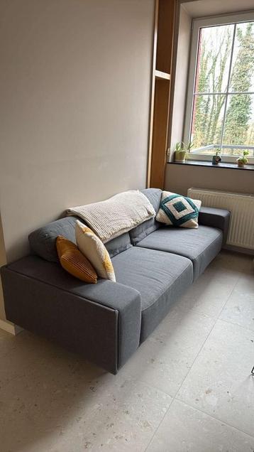 Canapé et poufs de salon  beschikbaar voor biedingen