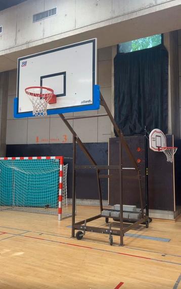Panier de basket pour hall  beschikbaar voor biedingen