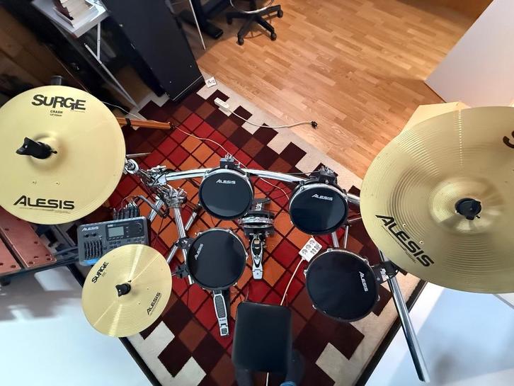 Complete Alesis DM10 Electronic Pro drum kit + Surge Cymbals, Muziek en Instrumenten, Drumstellen en Slagwerk, Zo goed als nieuw