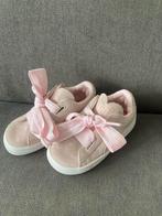 Sneakers Puma suede maat 25 zo goed als nieuw, Meisje, Puma, Schoenen, Ophalen of Verzenden