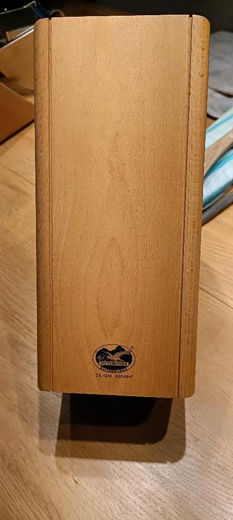 Victorinox - Bloc pour couteaux (ref DE GM 9304947), Maison & Meubles, Cuisine | Ustensiles de cuisine, Comme neuf, Enlèvement ou Envoi