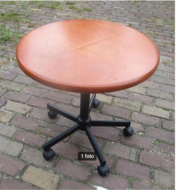 Leuk Retro Rond Tafeltje Op Wieltjes - 60cm beschikbaar voor biedingen