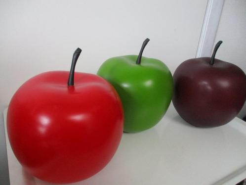 3 Grote decoratieve kunststof appels 15cm Ø, Huis en Inrichting, Woonaccessoires | Wanddecoraties, Zo goed als nieuw, Ophalen