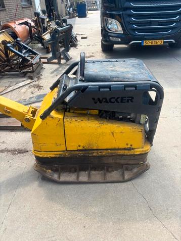Wacker trilplaat beschikbaar voor biedingen